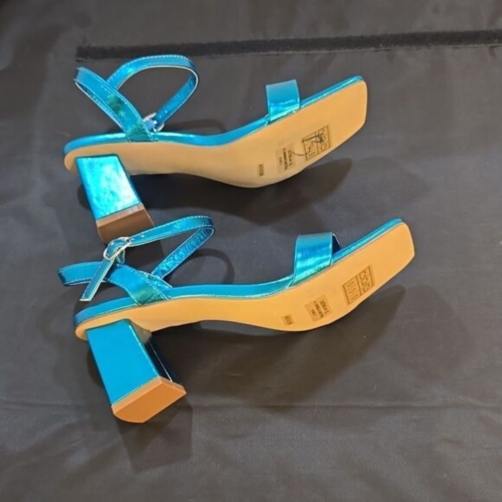NWT BAMBOO Metallic Square Toe Block Heel Sandals Size 7 - Picture 3 of 8